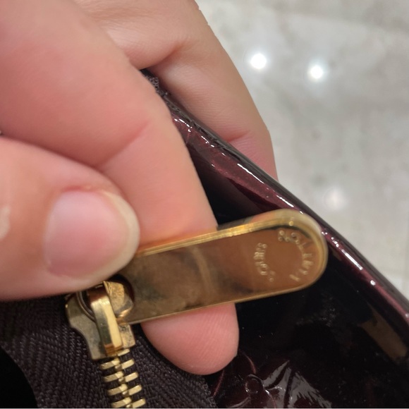 LOUIS VUITTON Monogram Vernis Rosewood Avenue Bag - Picture 12 of 15